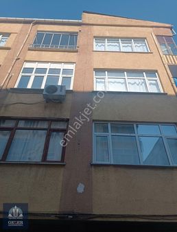 Satılık Duygu Hastanesinin Üst Sokağında Orta Kat 2+1 Daire
