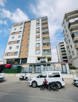 Yüksek Kira Getireli Satılık 3 Katlı Dev Genişlikte Dükkan