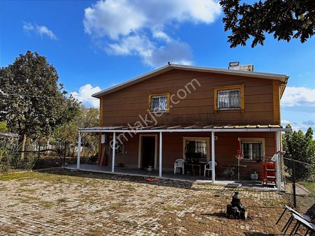 Pendik Emirli Köyünde 1.980 M2 Arsa İçinde Müstakil Ev