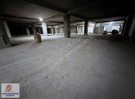 Halkalı Basinexpres"de 2500 M2 Kiralık Depo Düz Ayak Tır Yanaşr