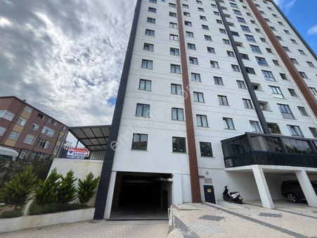 Yakacık'ta 2+1 Kiralık Kış Bahçeli Oturuma Hazır Sıfır Daire