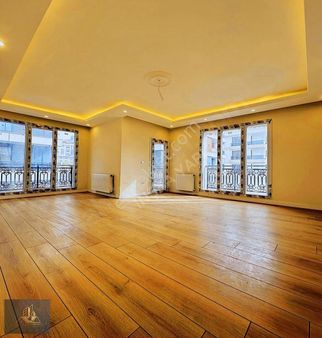 Beylikdüzü Kavaklı'da Butik Site İçi Satılık 4+2 Dubleks Fırsatı