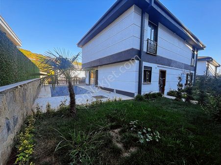 Şile Çavuş Mah. Butik Site İçerisinde Satılık 3+2 Havuzlu Villa