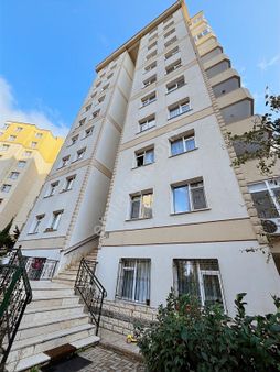 Kartal Uğur Mumcu'da Site İçinde Kiralık 3+1 Daire