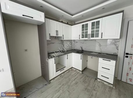 Çözüm Emlak'tan İstasyon Bölgesi'nde Emsalsiz 1+1 Ara Kat Daire