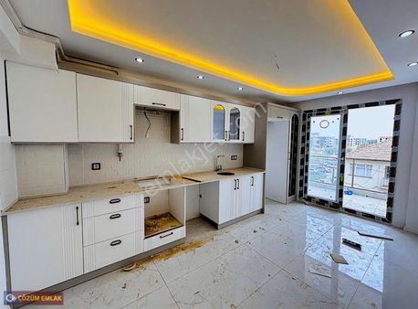 Çözüm Emlak'tan 3+1 Çift Cephe Ara Kat K. Mutfak Satılık Daire