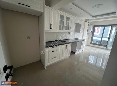 Çözüm Emlak'tan İstasyon Civarı Sıfır 2+1 Karanlıksız Daire