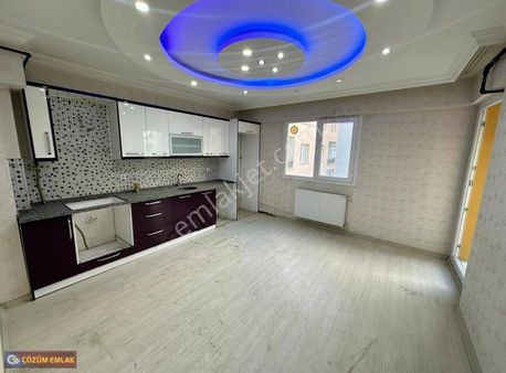 Çözüm Emlak'tan 3+1 Çift Cephe Ara Kat Geniş Satılık Daire