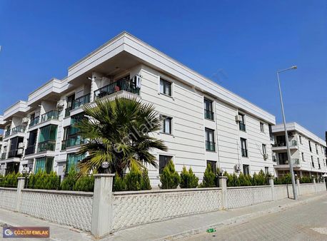 Çözüm Emlak'tan Muradiye'de Site İçinde 2+1 Açık Otoparklı Daire