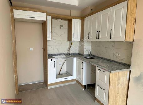 Çözüm Emlak'tan İstasyon Civarında Önü Açık 1+1 Satılık Daire