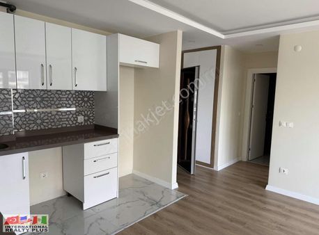 Sima Garden Sitesi Geniş Peyzaj Manzaralı Balkonlu Kiralık 1+1