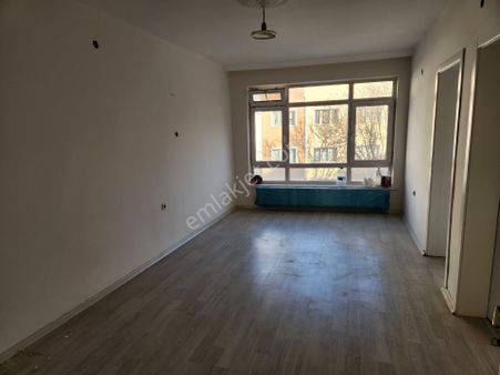 Burak Emlak'dan Kiralık Daire Kurtuluş Tevekküller Sk. 3+1