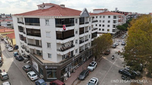 No:10 Gayrimenkul’den – Merkezi Konumda,cadde Üstü,asansörlü 3+1,çift Balkon,135 M²,ebeveyn Banyolu