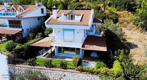Urla Çeşmealtında Satılık Müstakil Havuzlu Villa