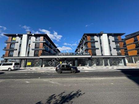 Tuğra'dan Hürriyet Mahallesinde Havuzlu Sitede 1+1 Teraslı Daire