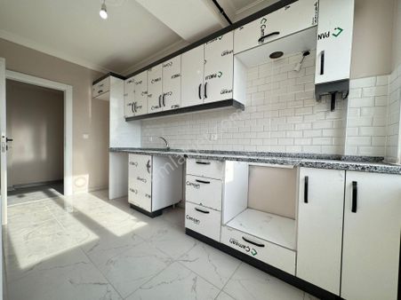 Güven'den Okullar Bölgesinde Ara Kat K.otopark İskanlı Daire