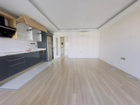 Karşıyaka Bostanlı Atakent Bivalvia Sitesinde 2+1 Kiralık Daire