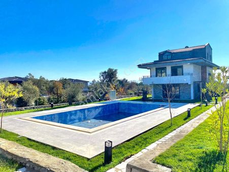 Yükselden Gürede Havuzlu Lüx Proje De 3+1 Muhteşem Villa