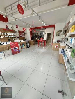 Meydan Kavağı 12. Cadde Üzerinde 3 Katlı 180 M2 Kiralık Dükkan