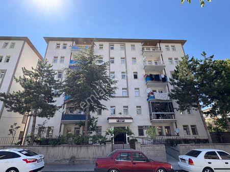 Şanlıbaba Emlak'tan Merkezi Konumda Kiralık 3+1 Daire