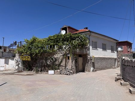 Şanlıbaba Emlak Kaymaklıda Merkezi Konumda Satılık Müstakil Ev