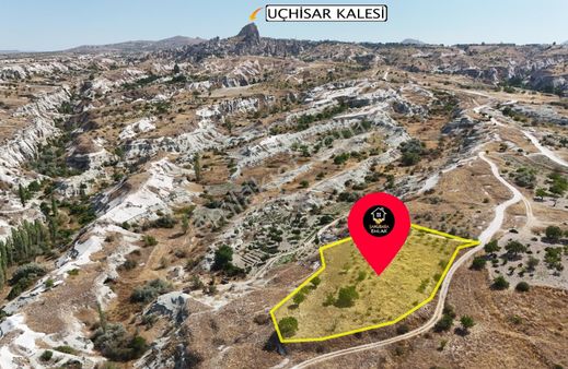 Şanlıbaba Emlak'tan Uçhisar Da Satılık 3960 M2 Bağ