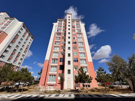 Şanlıbaba Emlak'tan 2000 Evler Mah Kiralık 2+1 Ara Kat Daire