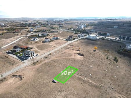 Şanlıbaba Emlak'tan Gülşehir'de 642 M2 Konut İmarlı Arsa