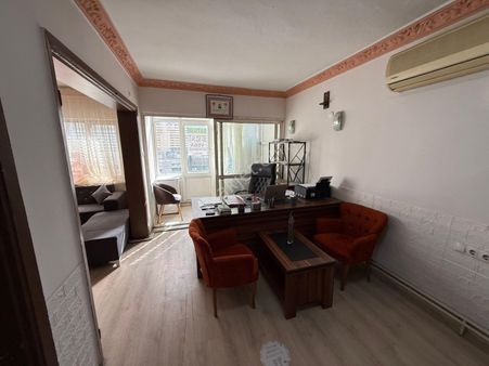 Utku Mahallesinde 2+1 Süper Konumda Ara Kat Fırsatı