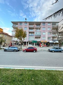 Dinç Emlaktan İstasyon Caddesi Üzerinde Satılık 3+1 Daire