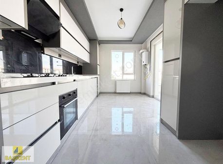 Başkent Gayrimenkul'den Site'de Merkez'de Geniş Yapılı 3+1 Daire