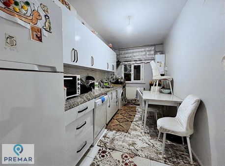 Yenibosna Merkezde Satılık 2+1 Daire 3.kat