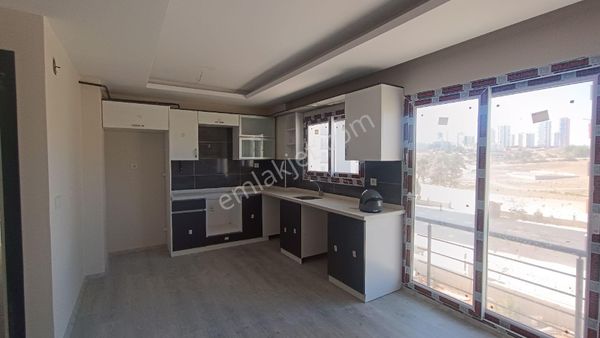 Osmangazi Mahallesinde 2+1 Kombili Teraslı Kiralık Daire