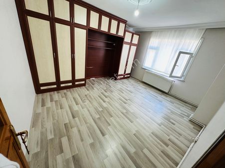 İsmetpaşa Mah’de Caddeye Yakın 2+1 100m2 Kiralık Çatı Katı