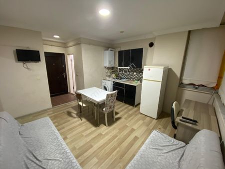 Yalı Gayrimenkul'den Merkezi Konum Uzun Süreli Eşyalı 1+1 Daire