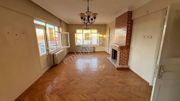 Dağlı - Çelebi Pasajında Cumhuriyet Meydanı Cepheli 2+1