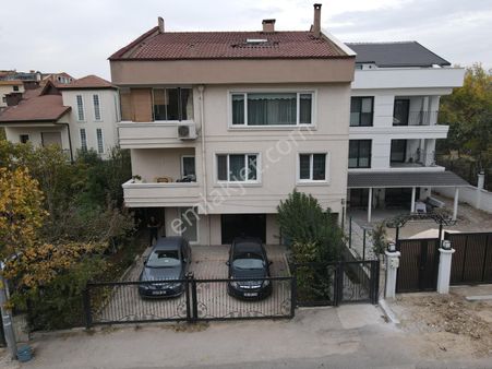 Mef Gyd'den Hamitler'de Merkezi-müstakil-bahçeli-otoparklı Bina