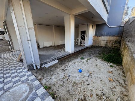 Ünalan-emaar Bölgesinde 85 M2 Kiralık Depolu Dükkan