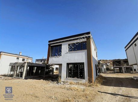 Becen'de 500 M2 Arsalı 3+1 Satılık Villa