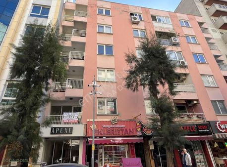 Bornova Süvari Caddesi Küçük Park İçinde Metroya Yakın 2+1 Daire