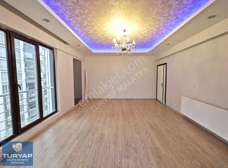 Turyap Metropol'den Manas Gazneliler Sitesinde 3+1 Kiralık Daire
