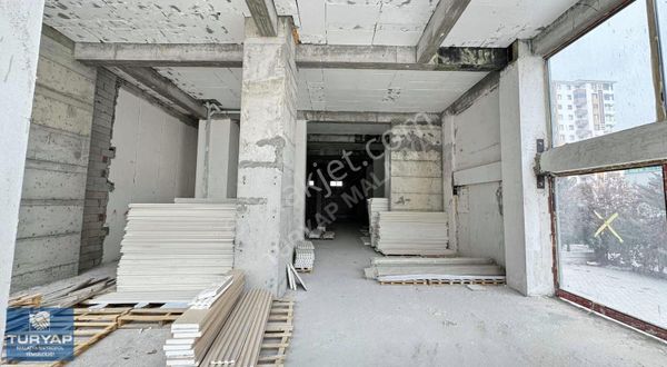 Turyap Metropol'den Bostanbaşı 346m² Kiralık Dükkan