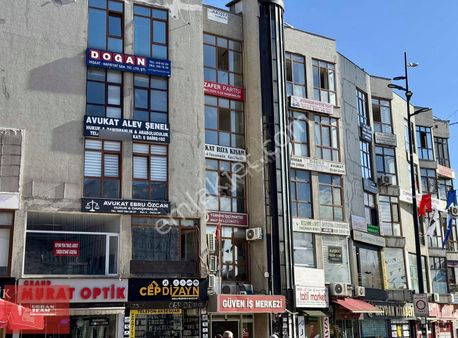 Maltepe Cumhuriyet Meydanında Yenilenmiş Ön Cephe Ofis Kiralık