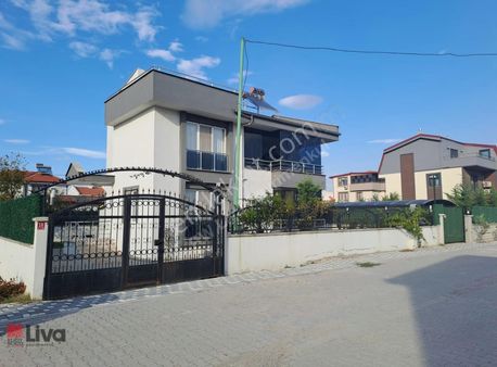 Liva'dan Satılık Mükemmel Konum, Bahçeli,teraslı Lüks 4+1 Villa