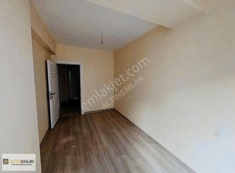 Denizköşklerde 2+1 Yeni Binada Balkonlu Otoparklı Kiralık Daire