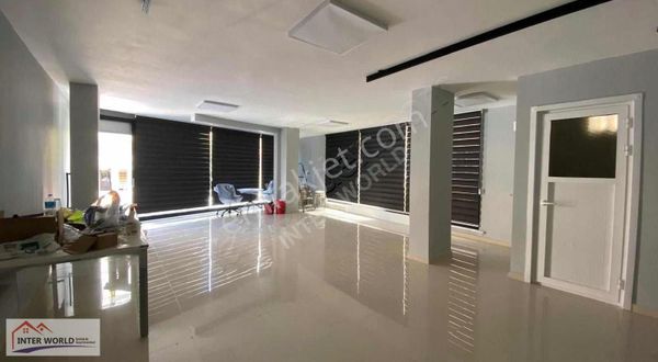 Süper Konum Vitrin Alanlı Bir Çok İşe Uygun 60m² Satılık Dükkan