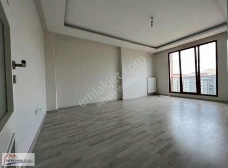 Özellikli Site İçinde Kapalı Otoparklı Önü Açık Boş 2+1 Satılık