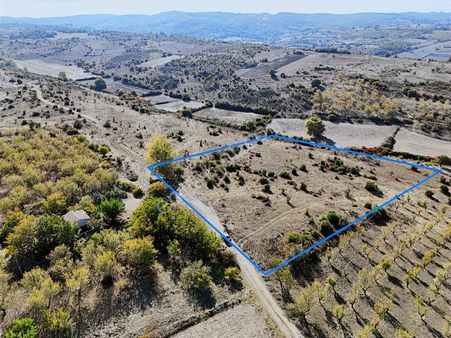 Pamukçu' Da Pınar Şırıltısında Manzaralı Tarla