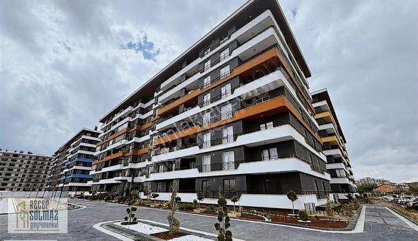 Oruc Reis Evlerinde Satılık 150 M² 3+1 Boş Daire Hissesi