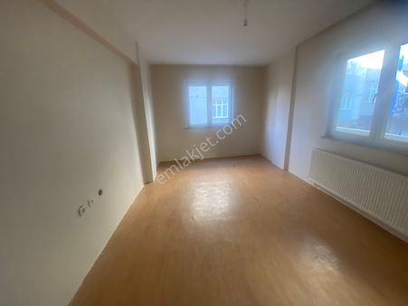 Bahcelievler Çob Çeşme Mah Satılık 3-1 Daire